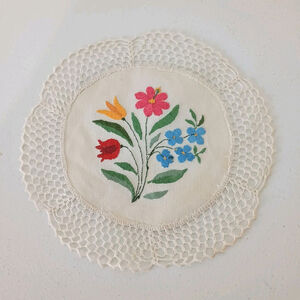 Vintage Hand Embroidered Floral Flower Doily Round Medallion Hungarian? 10"
